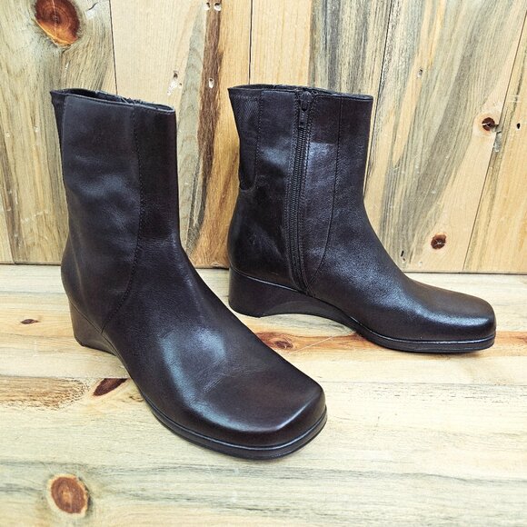 Liz Claiborne Chocolate Brown Flex Florie Ankle Boots - Picture 1 of 6
